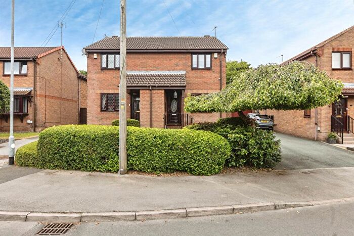 2 Bedroom Semi-Detached House For Sale In Topcliffe Grove, Morley, Leeds, LS27