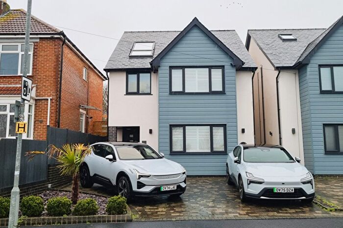 4 Bedroom Detached House For Sale In Drayton, Hampshire, PO6