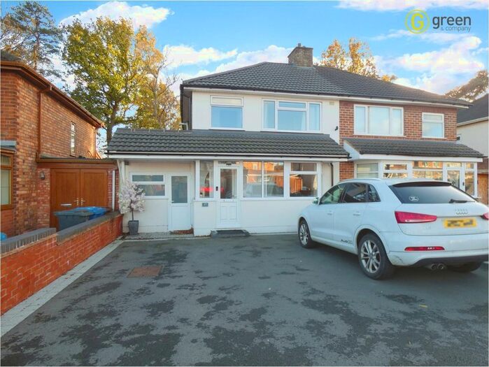 3 Bedroom Semi-Detached House For Sale In George Avenue, Mile Oak, Tamworth, B78