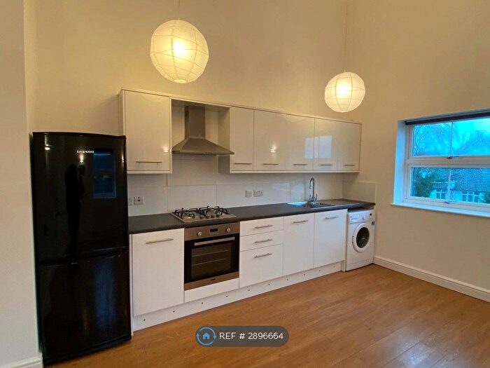2 Bedroom Flat To Rent In Grosvenor Road, Kent, BR4