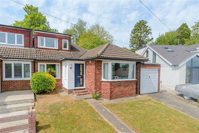 3 Bedroom Chalet For Sale In Northumberland Road, Istead Rise, Gravesend, Kent, DA13
