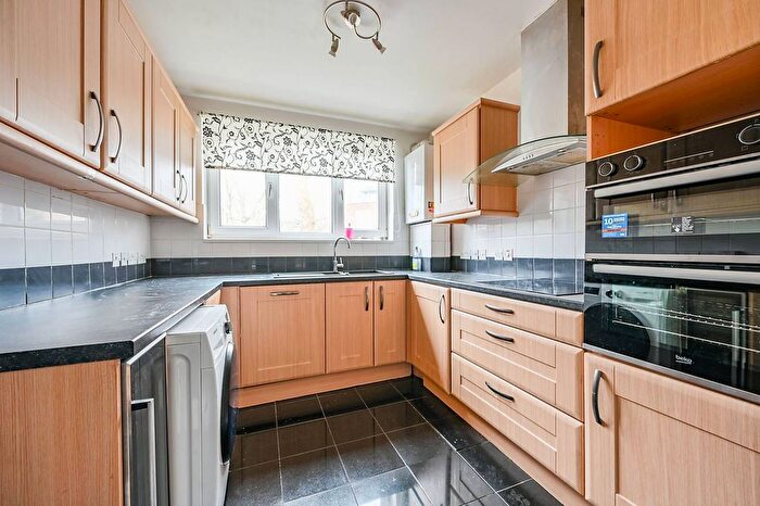 2 Bedroom Flat To Rent In Barrowgate House, Chiswick, London, W4