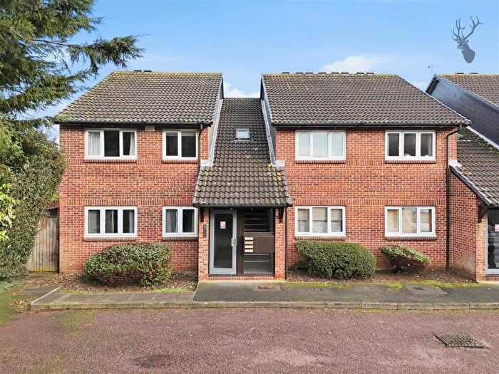 2 Bedroom Flat To Rent In Hereward Green, Loughton, IG10
