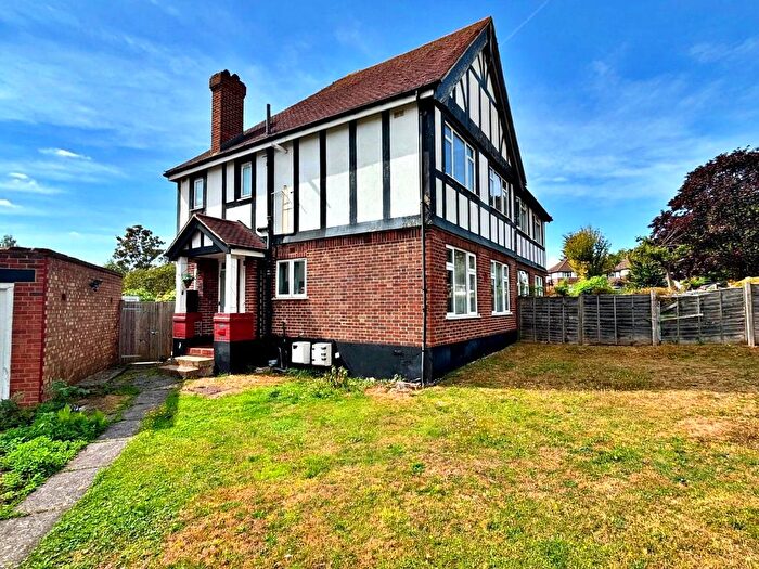2 Bedroom Maisonette For Sale In Ferrymead Gardens, Greenford, UB6