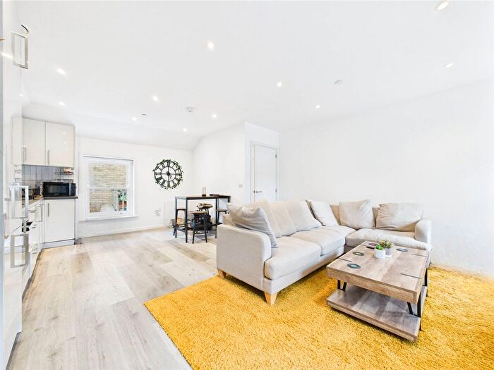 1 Bedroom Flat To Rent In High Street, Hampton Hill, TW12