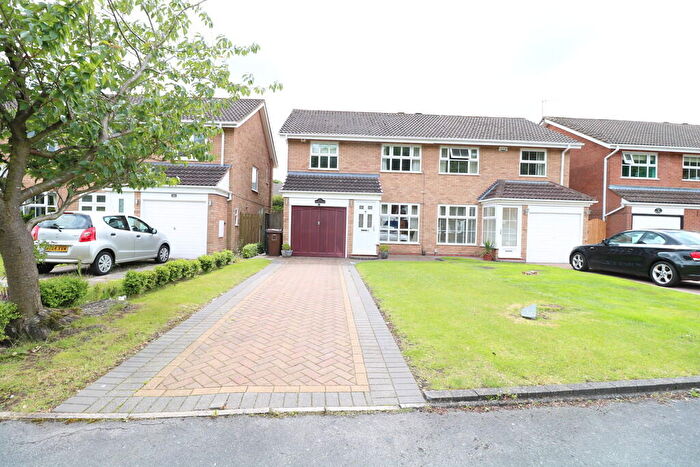 3 Bedroom Semi Detached House To Rent In Dunton Hall Road, Shirley, B90