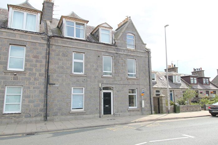Flat To Rent In Holburn Street, Aberdeen, AB10