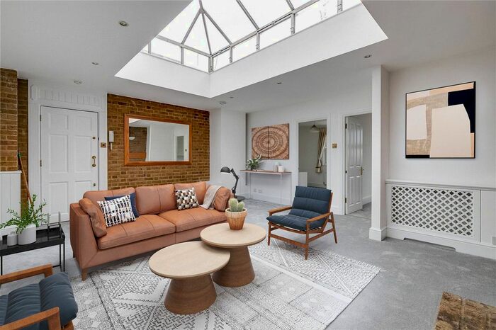 2 Bedroom Flat To Rent In North End Road, Fulham Broadway, SW6