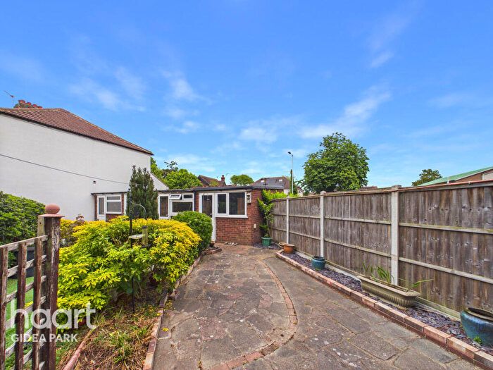 2 Bedroom Apartment For Sale In Balgores Lane, Gidea Park, RM2