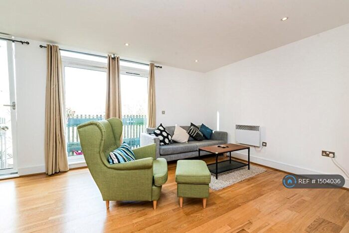 2 Bedroom Flat To Rent In Grosvenor Court, London, E14