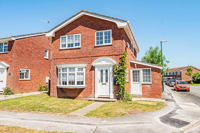 4 Bedroom Detached House For Sale In Pinehurst Park, Aldwick, Bognor Regis, PO21