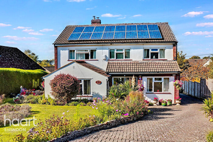 4 Bedroom Detached House For Sale In Common Road, Malmesbury, SN16