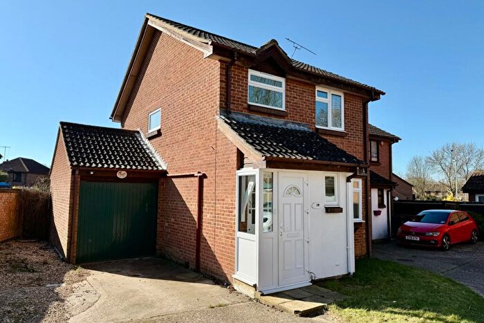 3 Bedroom Link Detached House To Rent In Carisbrooke Drive, Worthing, West Sussex, BN13