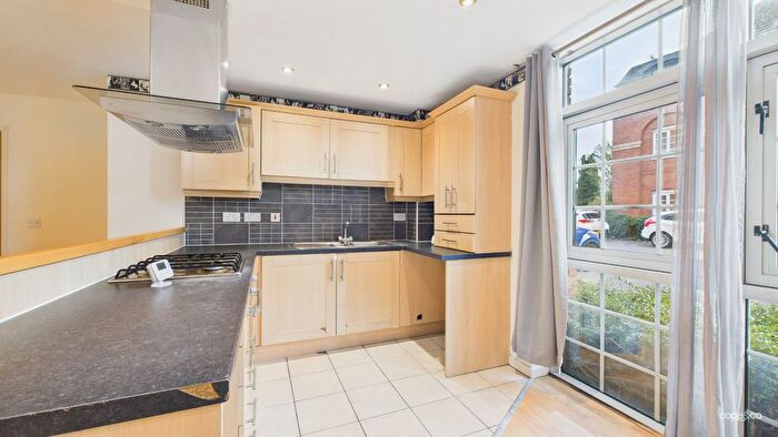 2 Bedroom Flat To Rent In Caxton Court, Burton-On-Trent, Staffordshire, DE14
