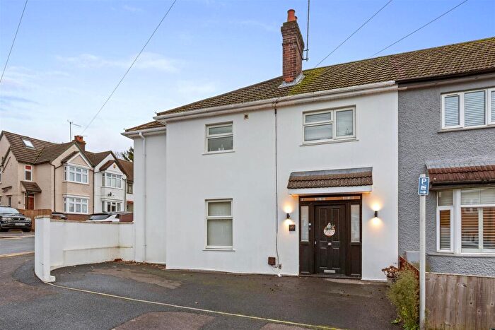 5 Bedroom Semi Detached House For Sale In Pinions, High Wycombe, HP13