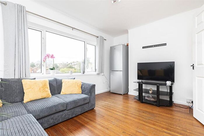 2 Bedroom Flat To Rent In Vale Road, Bournemouth, BH1