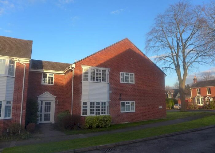 2 Bedroom Flat To Rent In Bearwood Gardens, Fleet, GU51