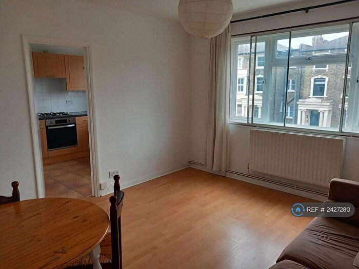 2 Bedroom Flat To Rent In Tollington Park, London, N4