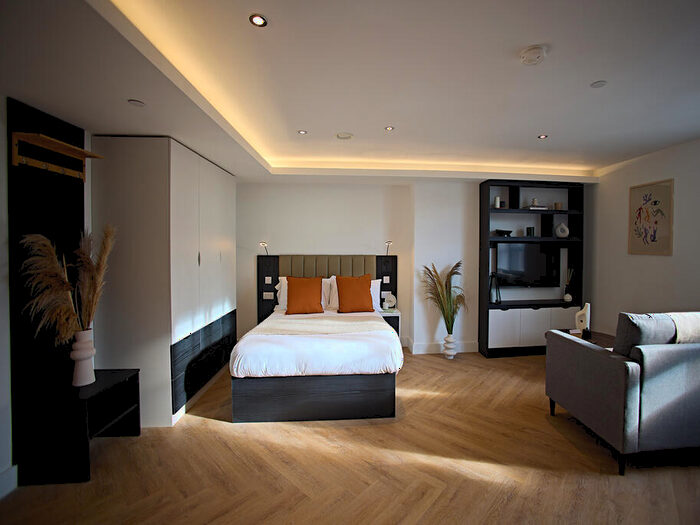 Apartment To Rent In Apt, Live Oasis Eastgate #, LS2