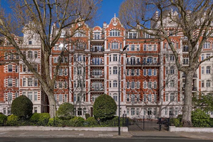4 Bedroom Flat For Sale In North Gate, St John's Wood, London, NW8