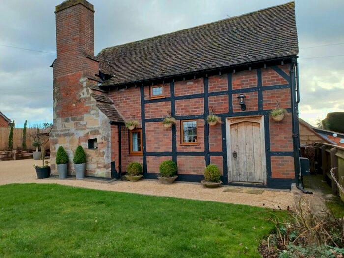 2 Bedroom Detached House For Sale In Stoke Pound Lane, Bromsgrove, B60