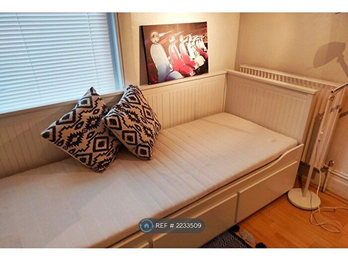 Studio To Rent In West Kensington, London, W14