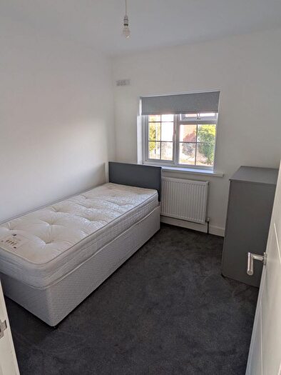 3 Bedroom Semi-Detached House To Rent In Elliot Road, London, NW4