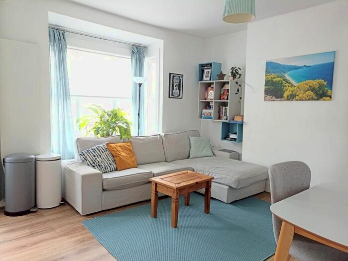 2 Bedroom Maisonette To Rent In First Avenue, Bush Hill Park, Enfield, EN1