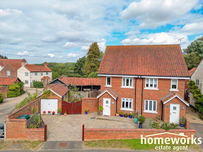3 Bedroom Semi-Detached House For Sale In Norwich Road, Yaxham, Dereham, NR19
