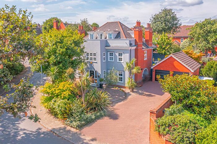 5 Bedroom Detached House For Sale In Wood Lane, Hockley, SS5