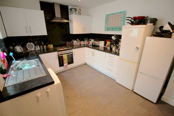 6 Bedroom House To Rent In Victoria Road, Hyde Park, Leeds, LS6