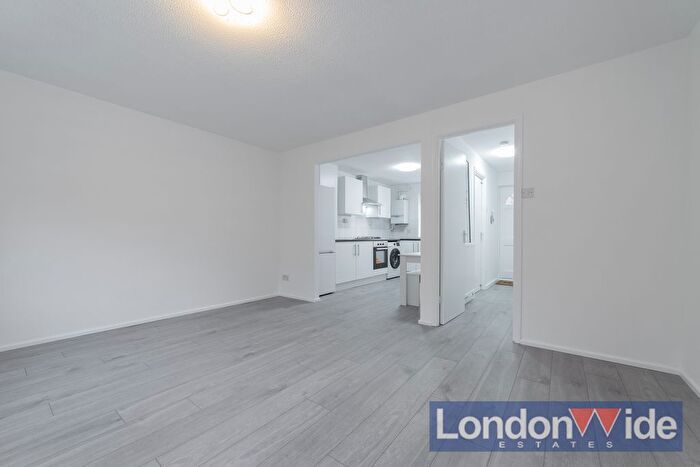 2 Bedroom Mews To Rent In Shirland Mews, W9