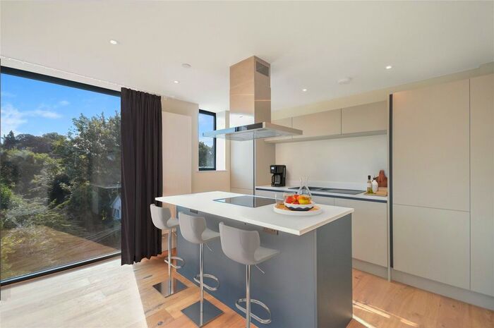 2 Bedroom Flat To Rent In St Leonards, Exeter, Devon, EX1