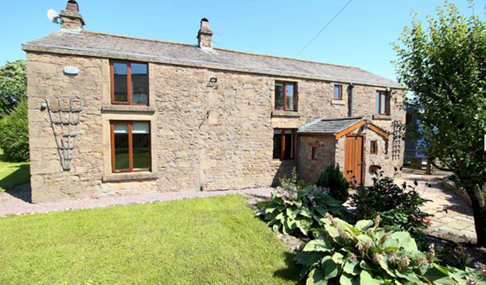 3 Bedroom Cottage To Rent In Pinfold Lane, Longridge, Lancashire, PR3
