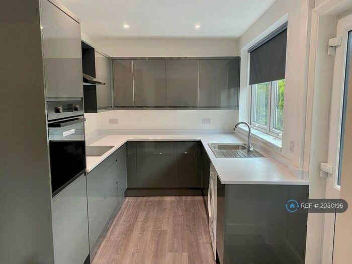 3 Bedroom Semi-Detached House To Rent In Sandford Road, Nottingham, NG3