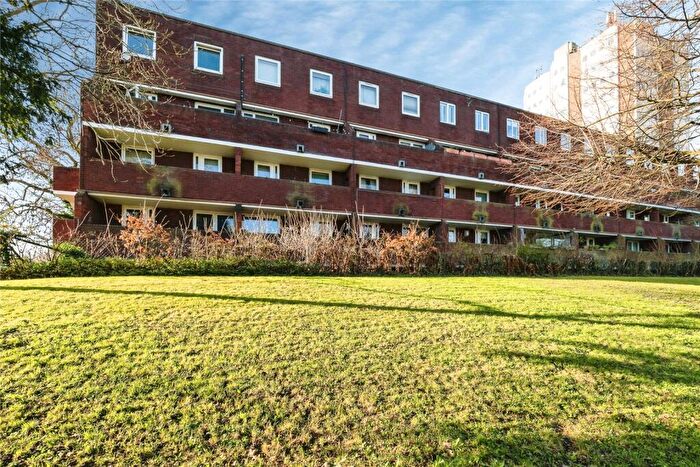 2 Bedroom Maisonette For Sale In Tamar Square, Woodford Green, IG8