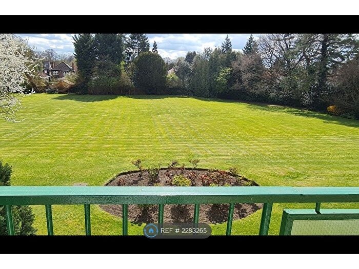 3 Bedroom Flat To Rent In Dove Park, Pinner, HA5