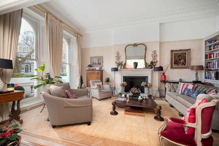 4 Bedroom Flat To Rent In Cornwall Gardens, South Ken, SW7