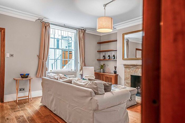 2 Bedroom Flat For Sale In Cambridge Street, Pimlico, London, SW1V