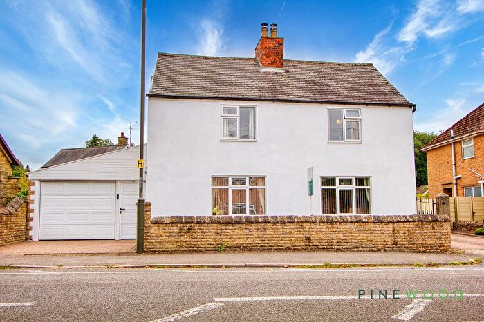 4 Bedroom Detached House For Sale In The Green, Hasland, Chesterfield, Derbyshire, S41