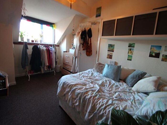 6 Bedroom House To Rent In Hessle Place, Leeds, LS6