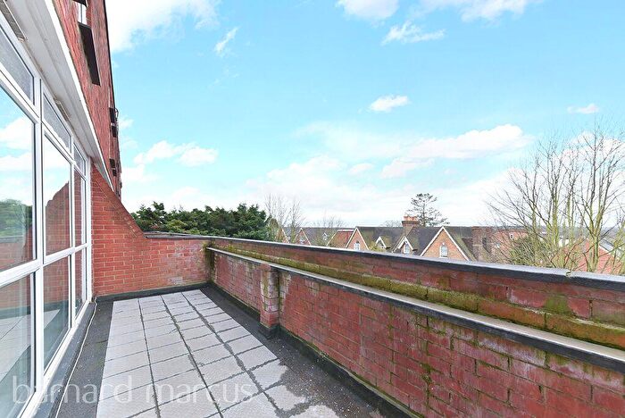 2 Bedroom Flat To Rent In Forest Court, Holden Avenue, Woodside Park, N12