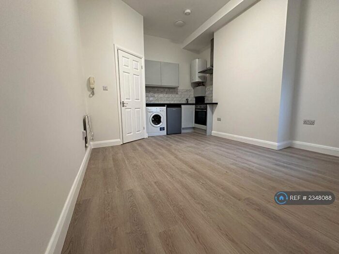 Studio To Rent In High Street, London, N8