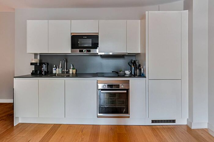 2 Bedroom Flat To Rent In Avonmore Road, Olympia, London, W14