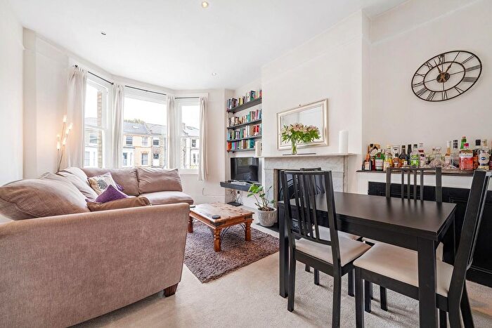 2 Bedroom Flat For Sale In Chelsham Road, SW4