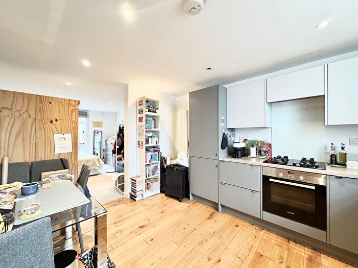Studio To Rent In St. John's Hill, London, SW11
