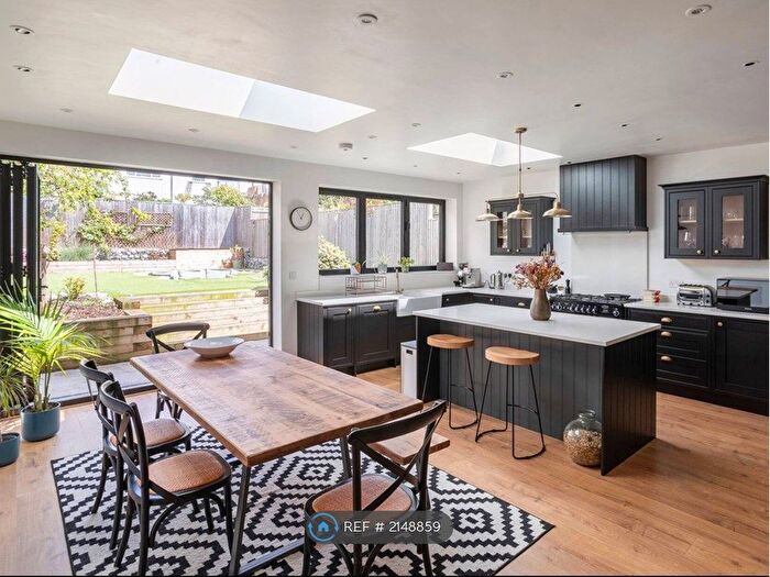 3 Bedroom Semi-Detached House To Rent In Crescent Way, London, SW16