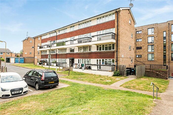 2 Bedroom Apartment For Sale In Huntingdon Road, Redhill, Surrey, RH1