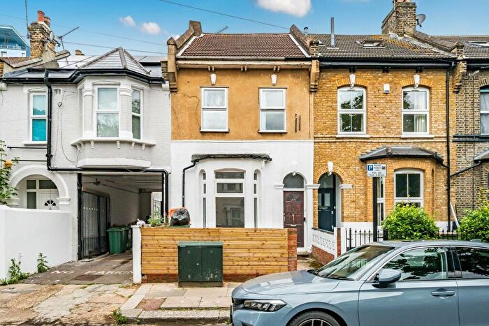 3 Bedroom House To Rent In East Road, London, E15