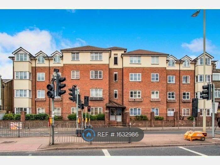 2 Bedroom Flat To Rent In Gladesmere Court, Watford, WD24